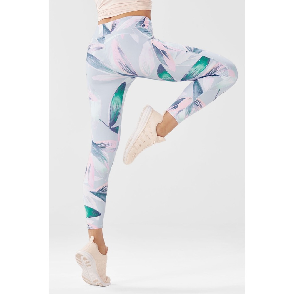 NWOT Fabletics XXS Mid rise Pureluxe Capri Pastel - Picture 2 of 2